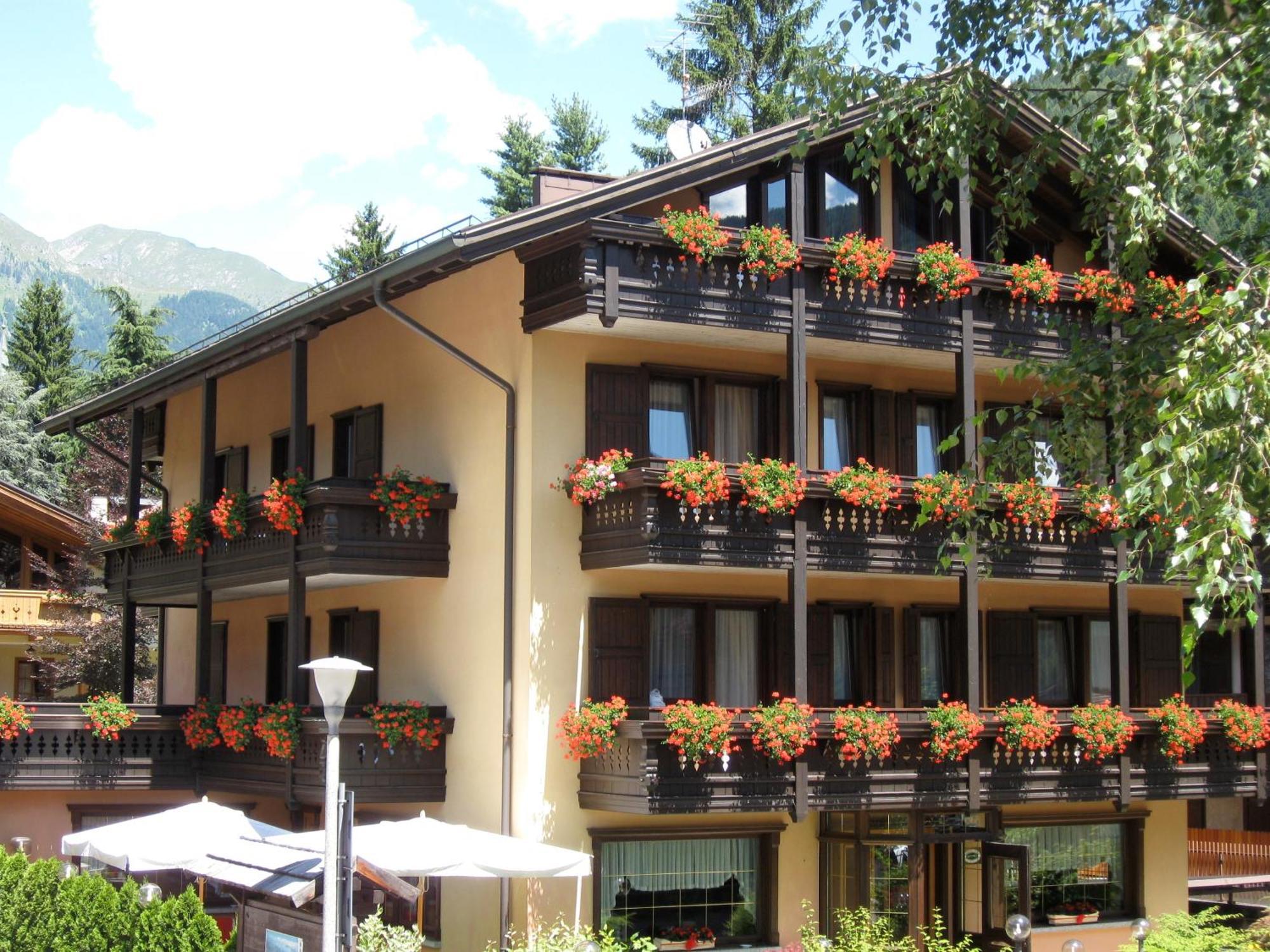 Hotel Binelli Pinzolo Zewnętrze zdjęcie